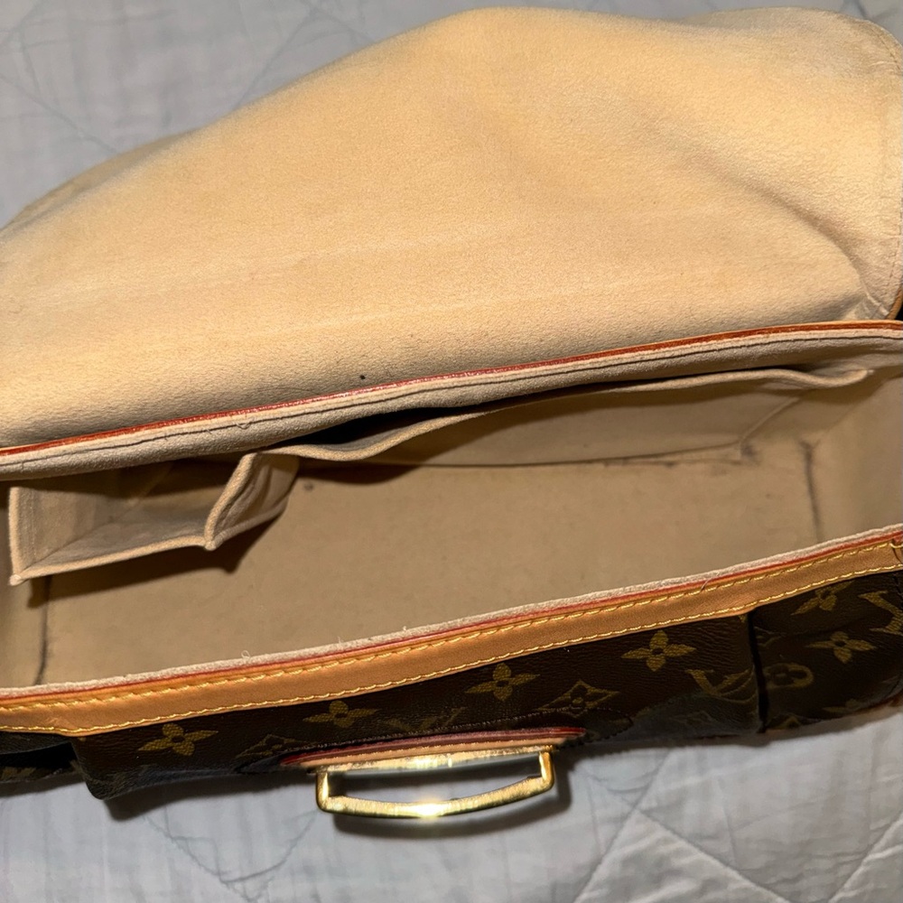 LOUIS VUITTON
Monogram Beverly MM - Picture 13 of 13
